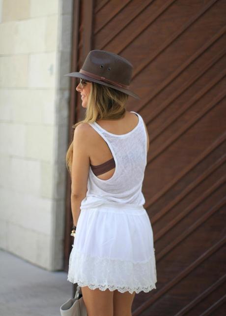 White lace skirt fashion blogger Mónica Sors (8)