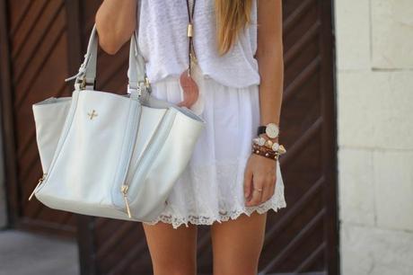 Lace skirt blogger