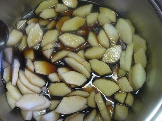 POLLO CONFITADO EN LECHO DE PERAS