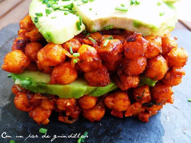 Timbal de garbanzos y aguacates