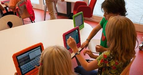 Abren siete escuelas que utilizan tabletas iPad en reemplazo a los libros de papel