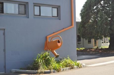 Desagüe acabado en regadera para plantas Embellece tus desagües