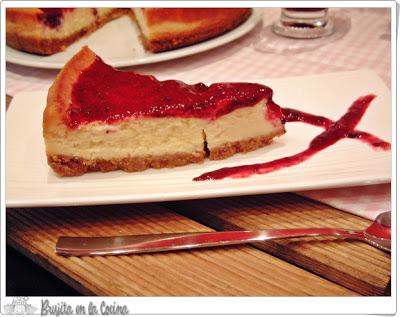 Tarta queso, chocolate blanco y moras