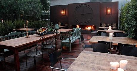 cenando a la luz de las velas en... Barcelona