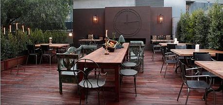 cenando a la luz de las velas en... Barcelona