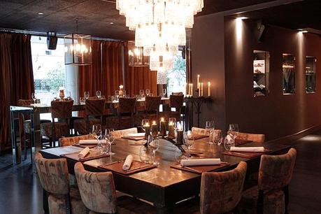 cenando a la luz de las velas en... Barcelona