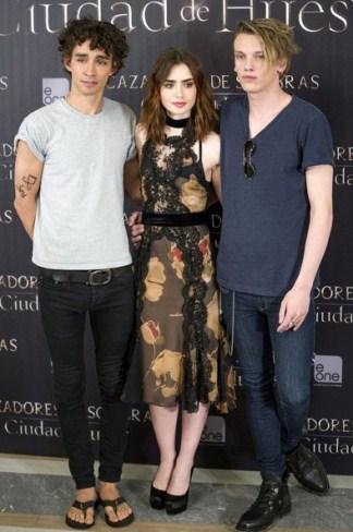 Los looks de Lily Collins en el estreno de Cazadores de Sombras en Madrid. Vídeo Los looks de Lily Collins en el estreno de Cazadores de Sombras en Madrid. Vídeo