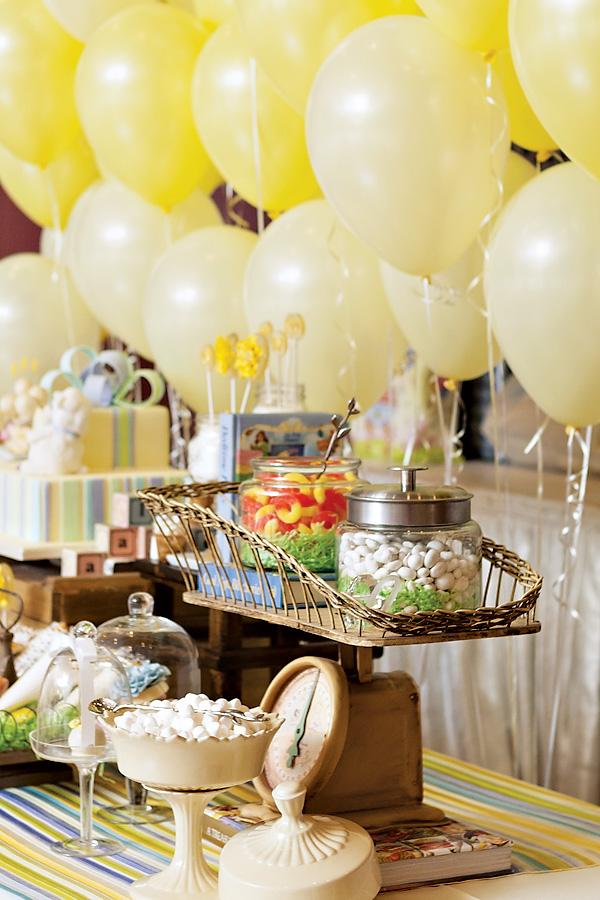 mesa de dulces para una fiesta reveal