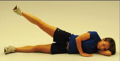 Estirar la cintura, caderas y contorno de los codos