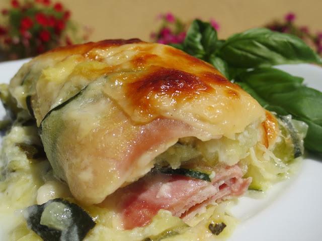 Canelones de calabacín, jamón y queso