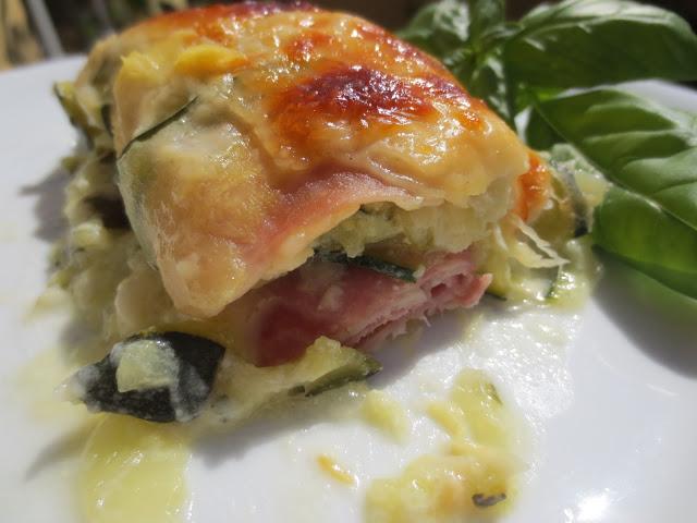 Canelones de calabacín, jamón y queso