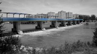 Pasarela del río Ebro, Zaragoza, Polidas chamineras