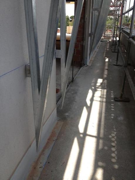 A-cero Projects NUEVAS IMÁGENES DE OBRA DE UNA EXCLUSIVA VIVIENDA UNIFAMILIAR DE MADRID: COLOCACIÓN DE PIEDRA EN FACHADA