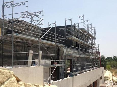 A-cero Projects NUEVAS IMÁGENES DE OBRA DE UNA EXCLUSIVA VIVIENDA UNIFAMILIAR DE MADRID: COLOCACIÓN DE PIEDRA EN FACHADA