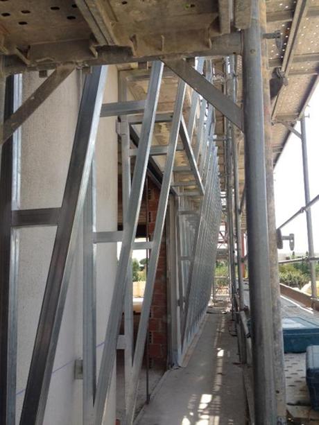 A-cero Projects NUEVAS IMÁGENES DE OBRA DE UNA EXCLUSIVA VIVIENDA UNIFAMILIAR DE MADRID: COLOCACIÓN DE PIEDRA EN FACHADA