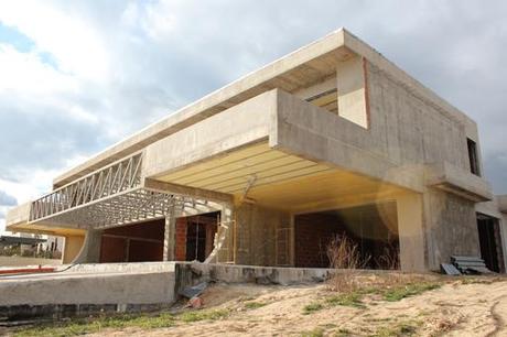 9 NUEVAS IMÁGENES DE OBRA DE UNA EXCLUSIVA VIVIENDA UNIFAMILIAR DE MADRID: COLOCACIÓN DE PIEDRA EN FACHADA