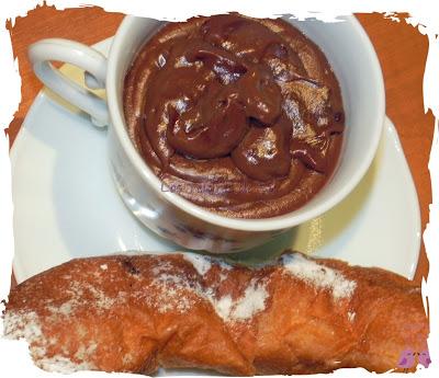 CHOCOLATE A LA TAZA CON FARTONS