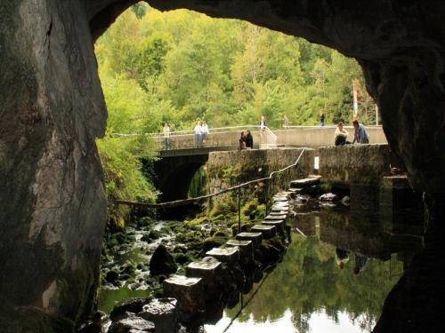 EL FENÓMENO DE LA INTERMITENCIA DEL AGUA, DE LA FUENTE, CUEVA DE FONTESTORBES ,BÉLESTA, FRANCIA...25-08-2013...