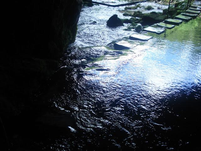 EL FENÓMENO DE LA INTERMITENCIA DEL AGUA, DE LA FUENTE, CUEVA DE FONTESTORBES ,BÉLESTA, FRANCIA...25-08-2013...