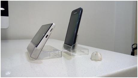 DIY: 7 bases para sostener smartphones creadas con elementos de la casa y oficina cassettes-smartphone