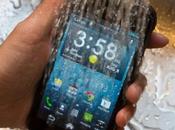 Kyocera ofrece móvil bajo nivel, pero resiste agua como pocos