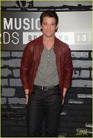 Theo James, Shailene Woodley y Miles Teller en los MTV VMAs 2013