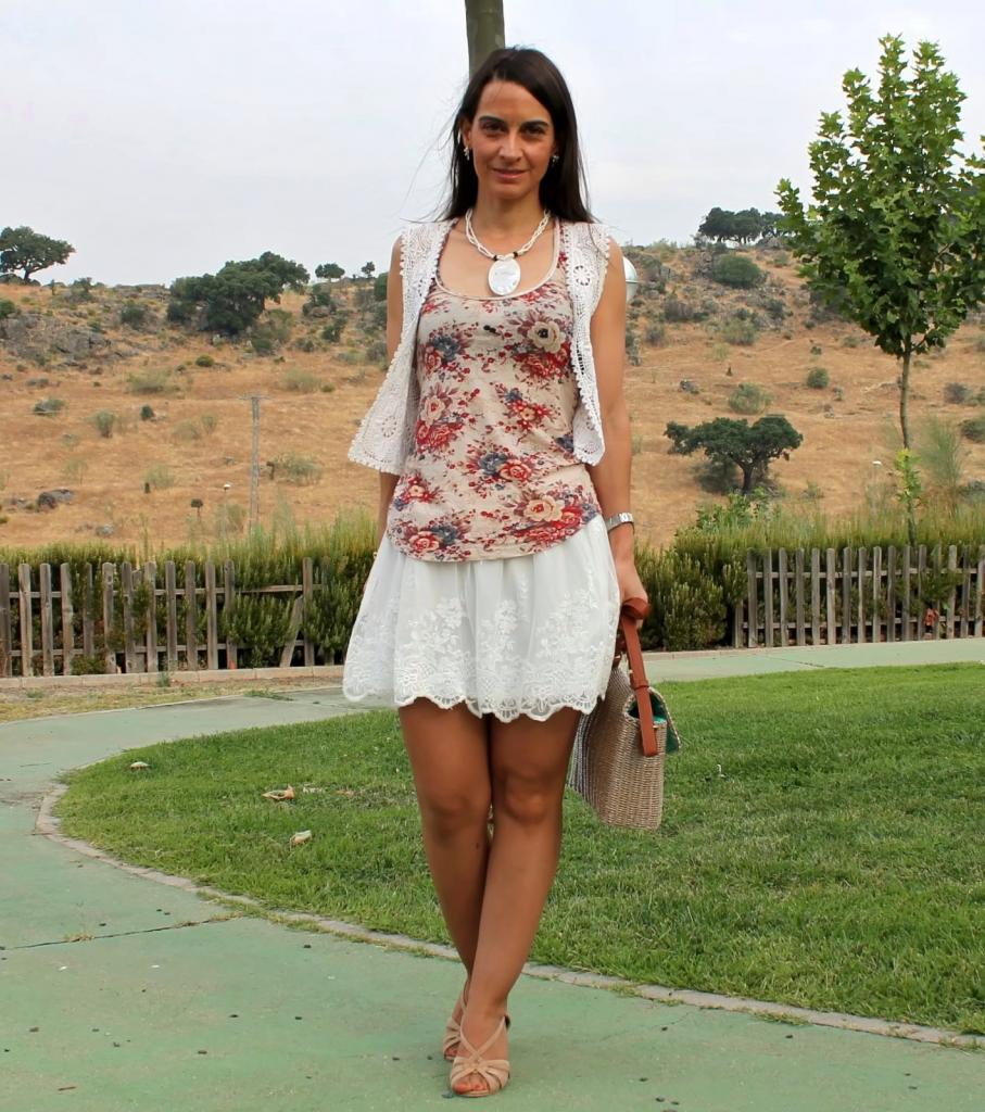 White lace skirt I...