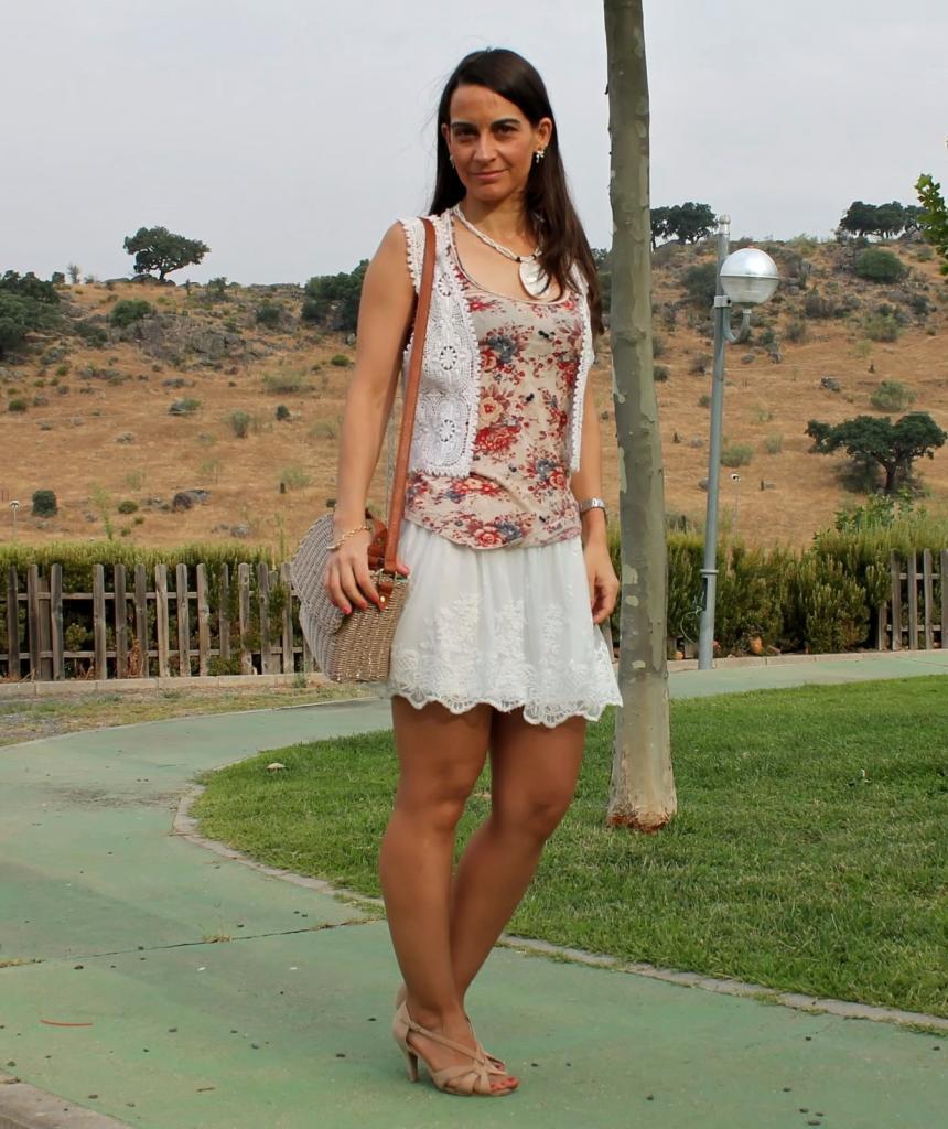 White lace skirt I...