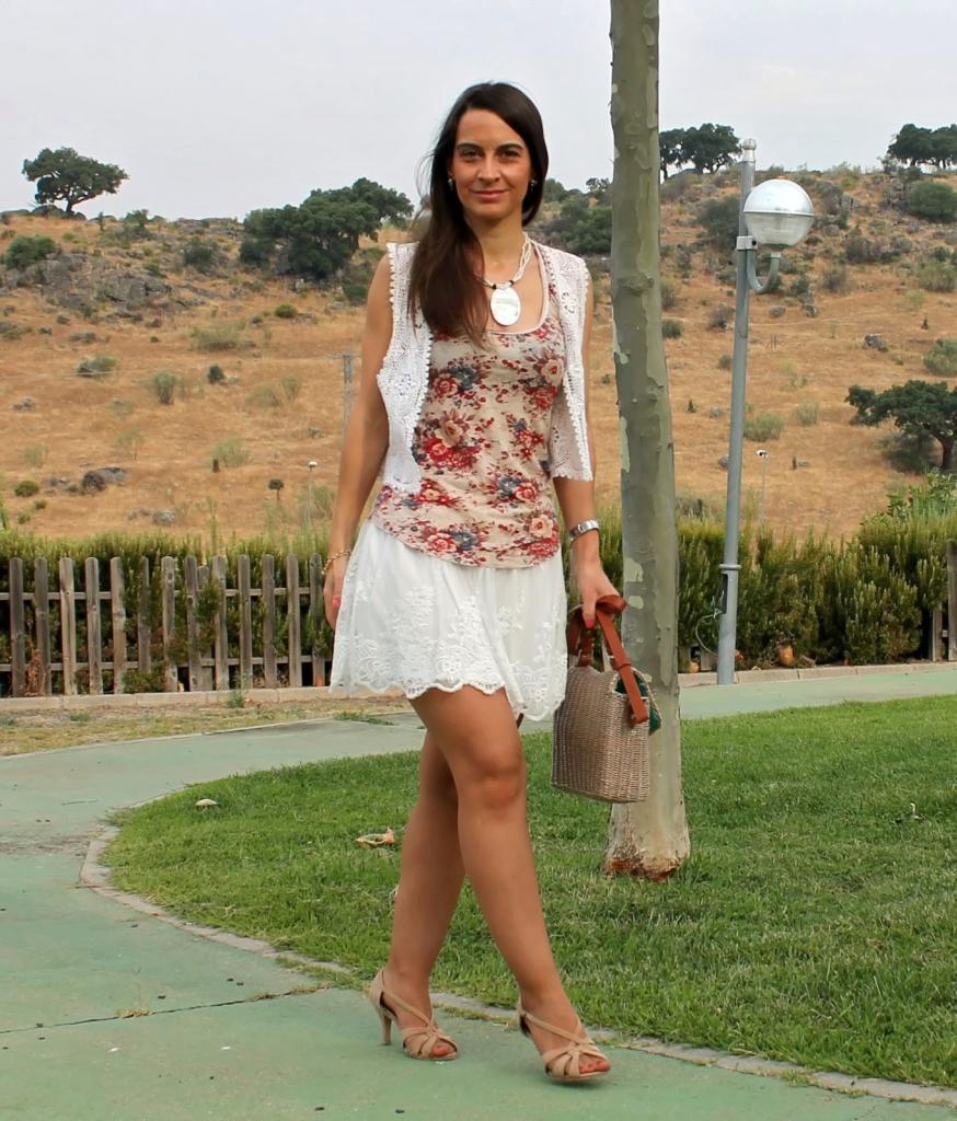 White lace skirt I...