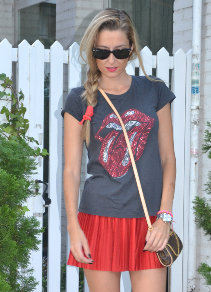 Pleated skirt and Rolling Stones tshirt