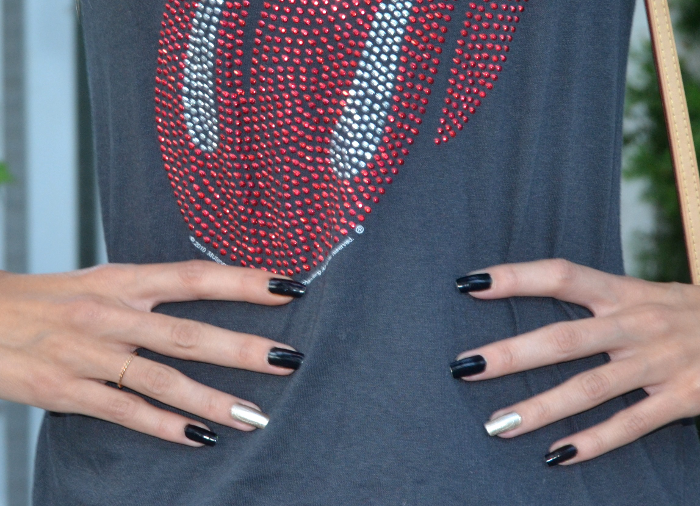 Pleated skirt and Rolling Stones tshirt