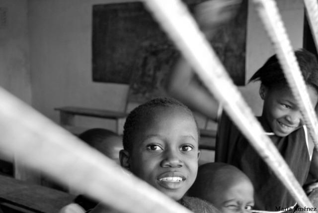 Niños en una escuela de Madina, una villa a media hora de Milla 91.
