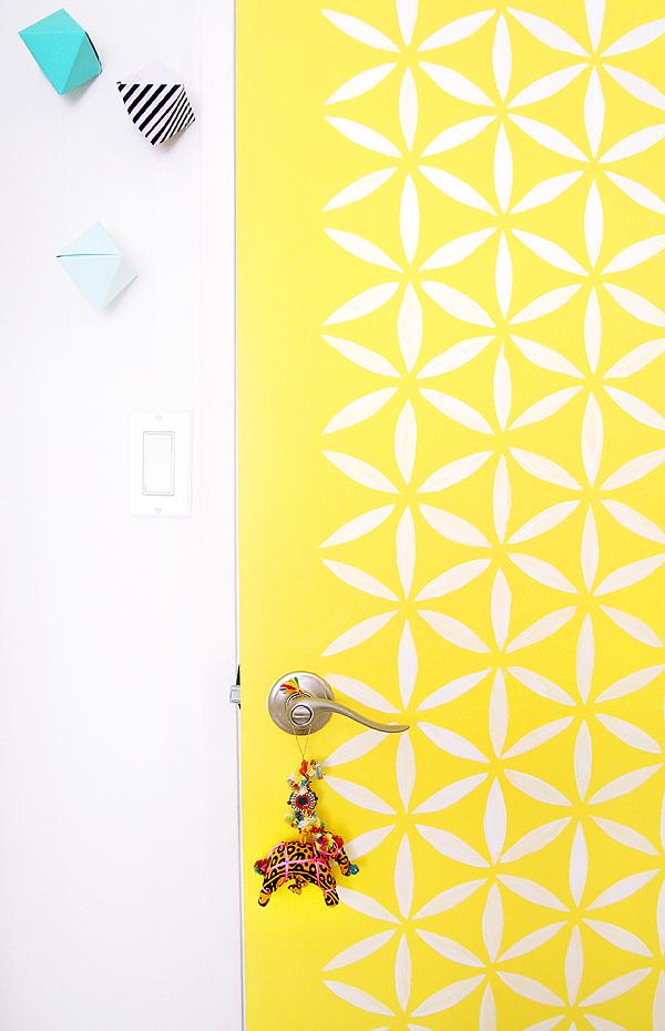 Inspiración mariposas, pompones y color en un despacho!