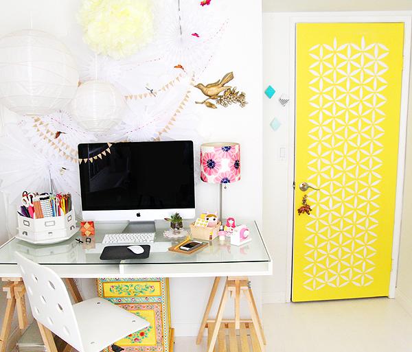 Inspiración mariposas, pompones y color en un despacho!