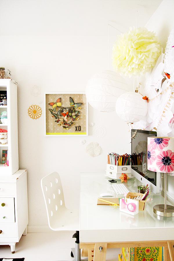 Inspiración mariposas, pompones y color en un despacho!