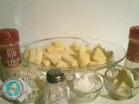 Filete de panga en salsa de tomate con puré de patatas gratinado.