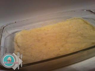 Filete de panga en salsa de tomate con puré de patatas gratinado.