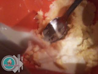 Filete de panga en salsa de tomate con puré de patatas gratinado.