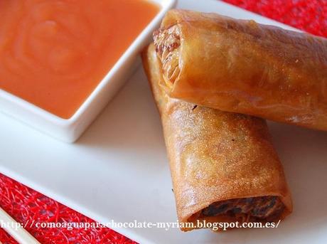 ROLLITO DE PRIMAVERA CON SALSA AGRIDULCE ROLLITO DE PRIMAVERA CON SALSA AGRIDULCE