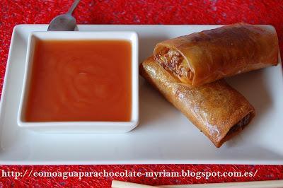 ROLLITO DE PRIMAVERA CON SALSA AGRIDULCE ROLLITO DE PRIMAVERA CON SALSA AGRIDULCE
