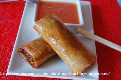 ROLLITO DE PRIMAVERA CON SALSA AGRIDULCE ROLLITO DE PRIMAVERA CON SALSA AGRIDULCE