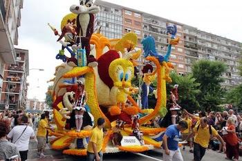 Nos vamos de fiesta. Batalla de las flores en Laredo