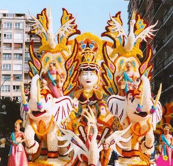 Nos vamos de fiesta. Batalla de las flores en Laredo