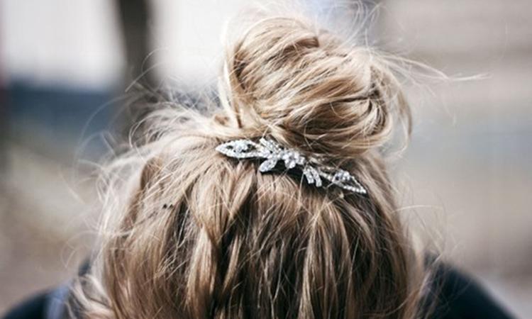 HAIRSTYLE: Top Knot