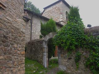 Iglesia San Martín, Búbal, Polidas chamineras
