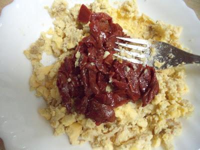 Huevos Rellenos de Atún y Piquillos