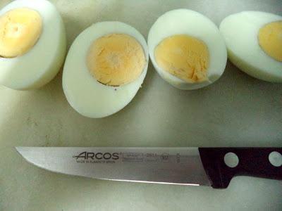 Huevos Rellenos de Atún y Piquillos