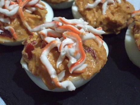 Huevos Rellenos de Atún y Piquillos