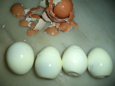 Huevos Rellenos de Atún y Piquillos