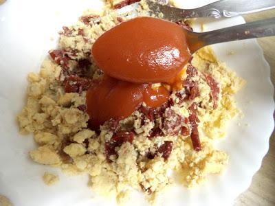 Huevos Rellenos de Atún y Piquillos